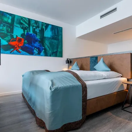 Trip & Hotel